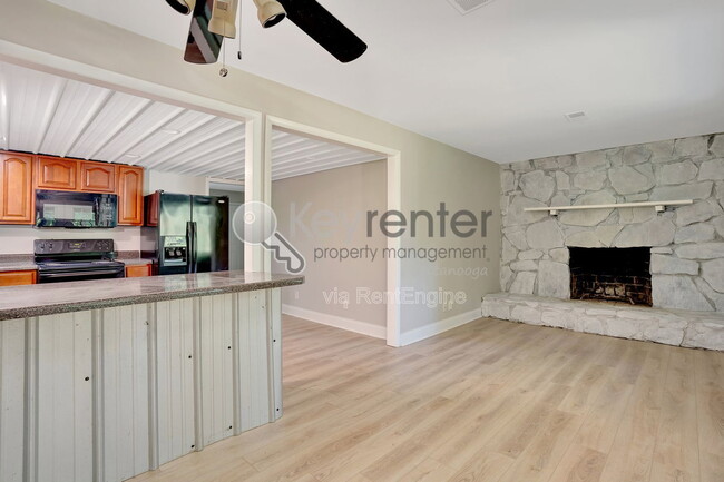 Building Photo - 1461 Palisades Rd