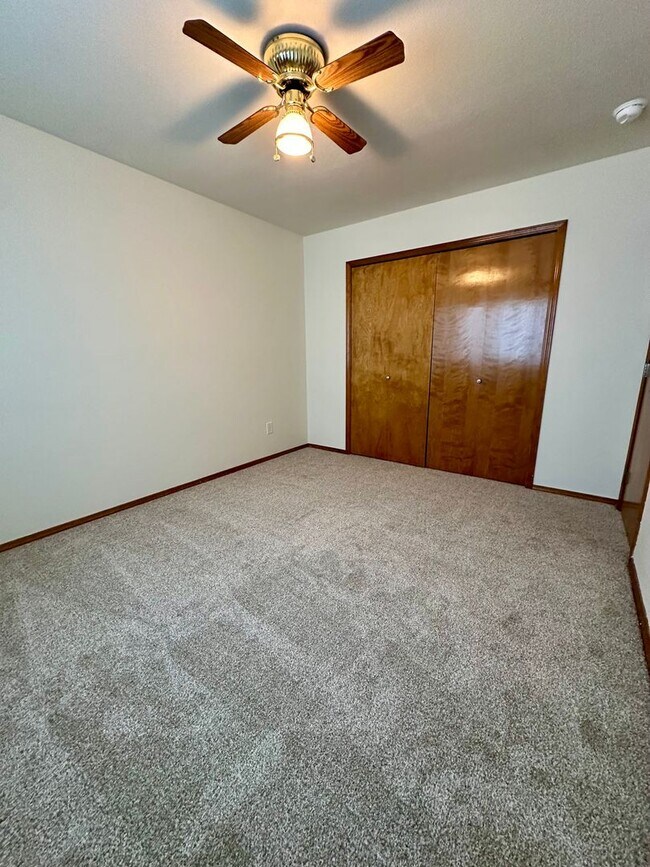 Building Photo - BEAUTIFULLY UPDATED 3BD HOME NEAR FORT CARSON