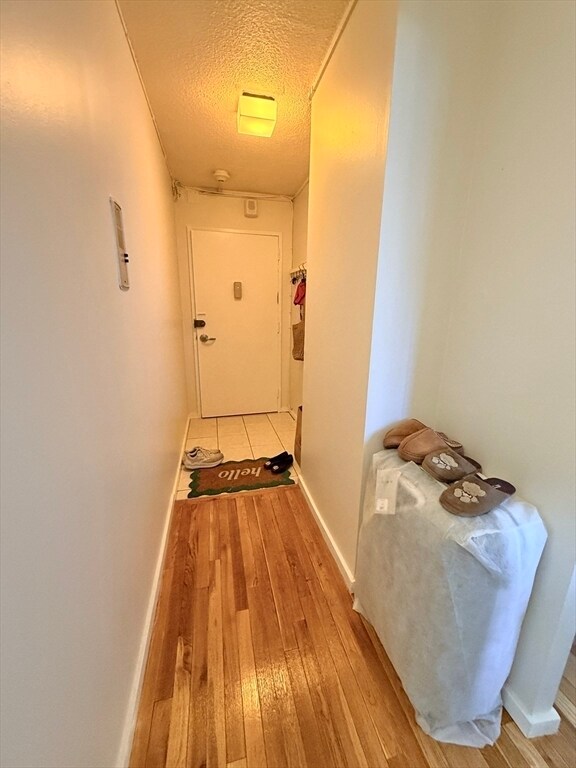 Building Photo - 33 Pond Ave