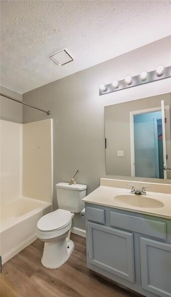 Building Photo - 2100 Whitebluff Way