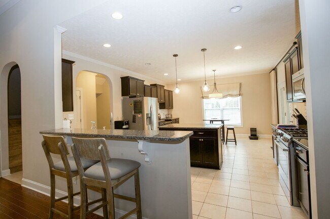 Building Photo - "Large 3-Bedroom plus BONUS Retreat with S...