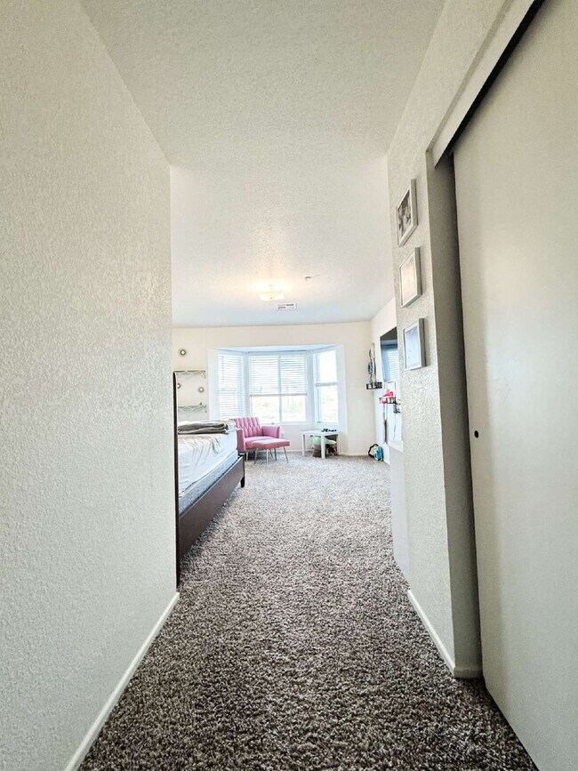 Building Photo - "Spacious 4-Bed, 3-Bath Condo in Desert Sky!"