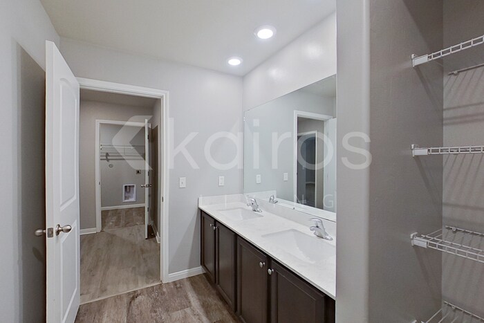 Building Photo - 1020 NW 4th St