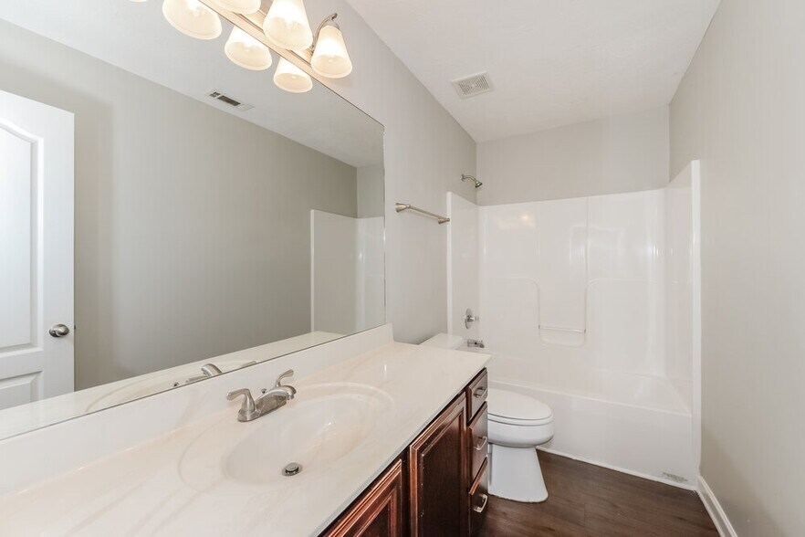 Building Photo - 2809 Windcrest Tr