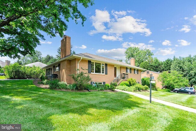 Building Photo - 6425 Noble Dr