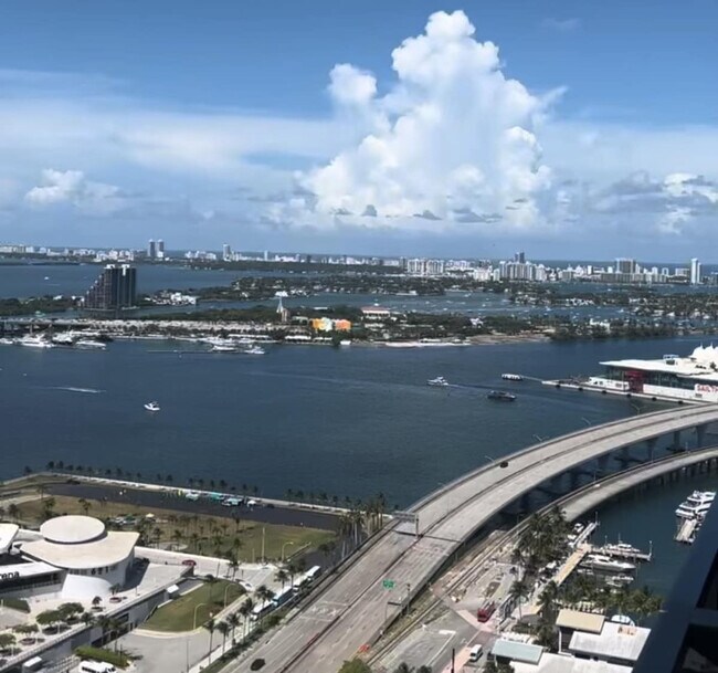 Building Photo - 398 NE 5th St