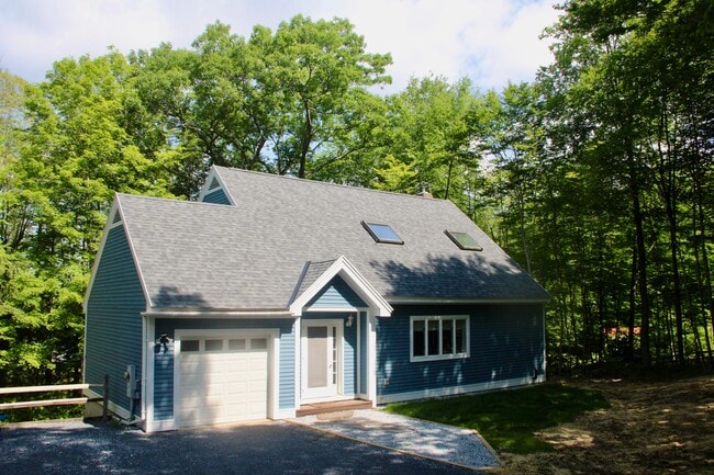 Building Photo - 202 N Ridge Run