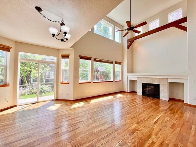 Building Photo - Beautiful 4 bed/ 3 bath Home with Office!