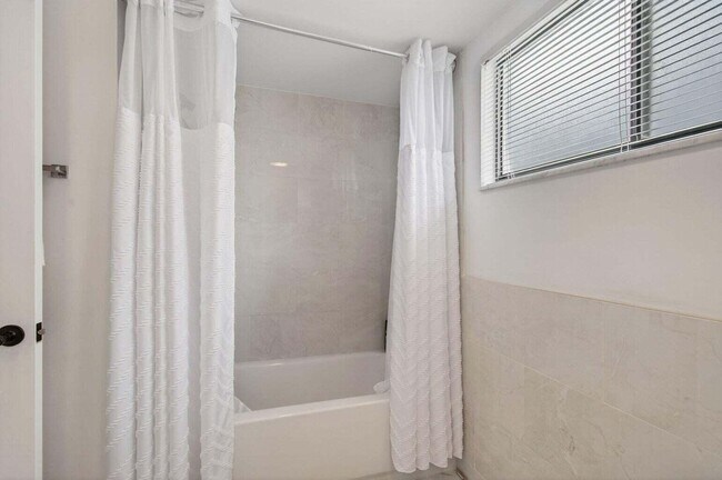 Building Photo - 15108 Ashland Dr