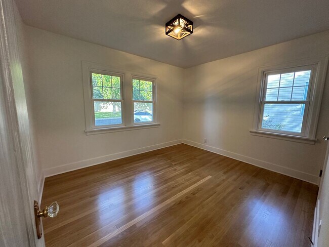 Building Photo - Wonderful 2+ Bedroom 1 Bath Shadle Area Home