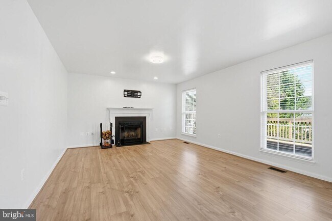 Building Photo - 11 St Marks Ct