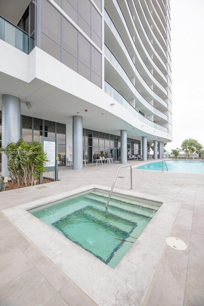 Building Photo - 1600 NE 1st Ave