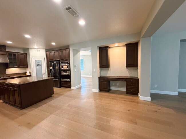 Building Photo - 6238 Murdock Way