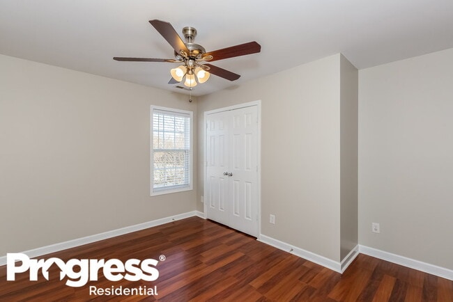 Building Photo - 1440 Standish Dr