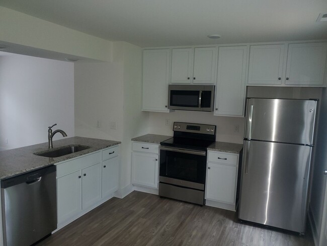 Building Photo - 203 N. Dillard Unit E-Blackstone-Ft Barfoo...