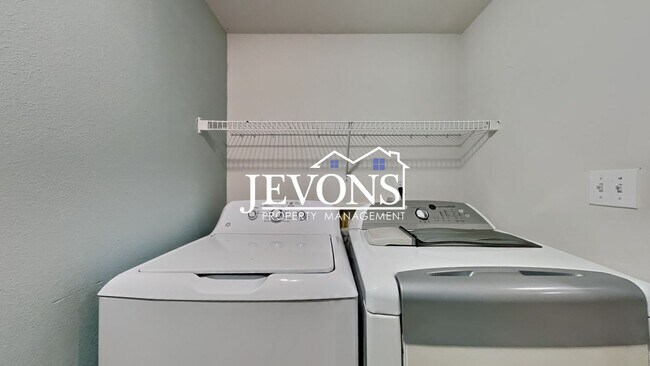 Building Photo - Experience this beautiful SeaTac single-fa...