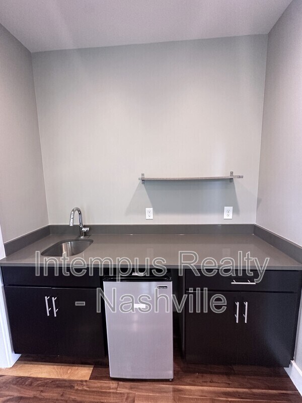 Building Photo - 929 13th Ave S