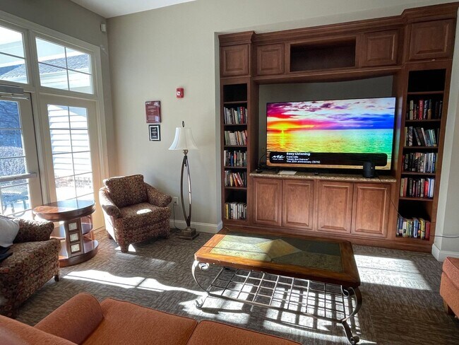 Building Photo - Updated 2  Bedroom, 2 Bath Condo  - Westwood Village at Charter Colony