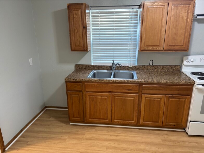 Building Photo - 194 N Centennial Ave