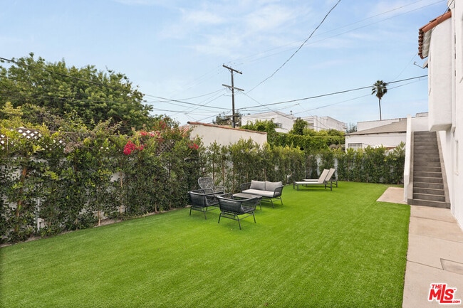 Building Photo - 543 N La Jolla Ave