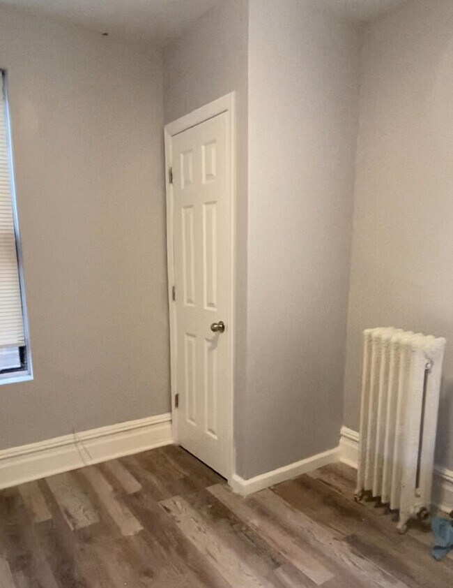 Building Photo - 308 60th St