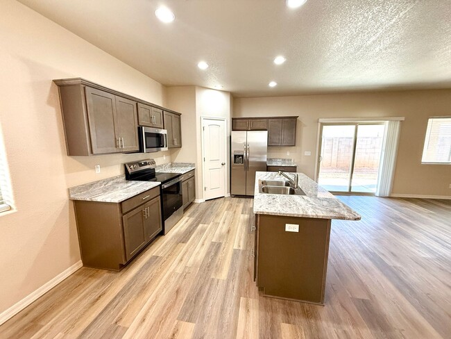 Building Photo - 3774 Meadowbrook Ln
