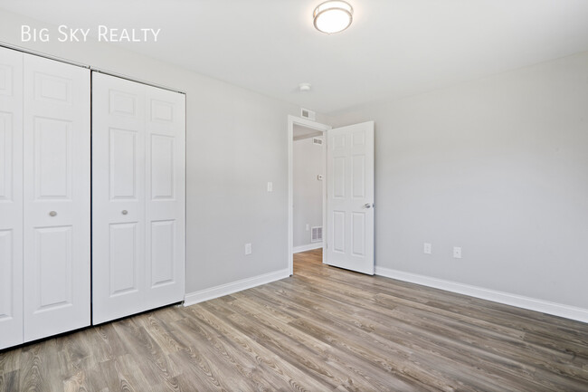 Building Photo - Modern Gahanna Two Bedroom - The Huntley