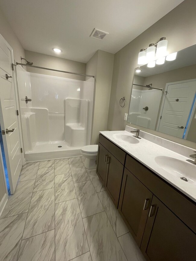 Building Photo - Luxury Rental The Townes at Congers Creek