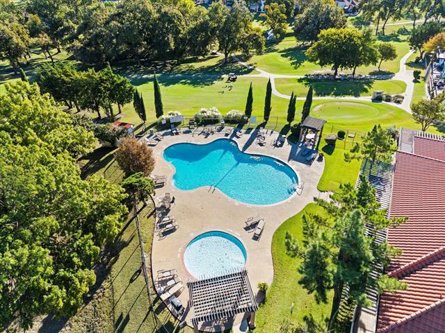 Building Photo - 3905 Village Dr