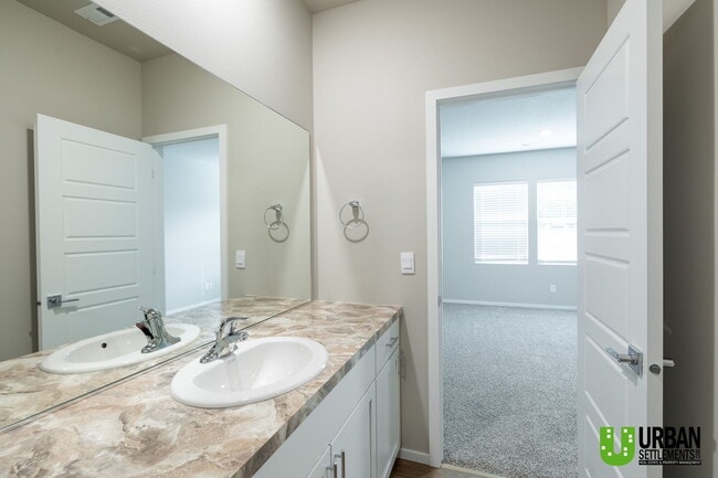 Building Photo - 3744 Clinton Rd