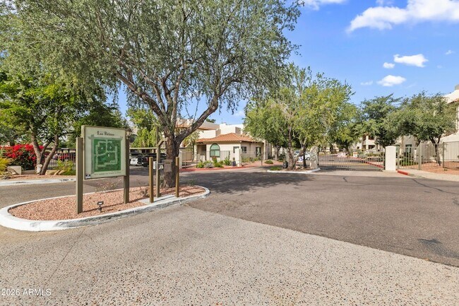 Building Photo - 750 E Northern Ave