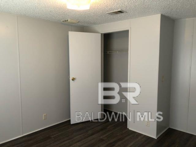 Building Photo - 210 Swallow Cir