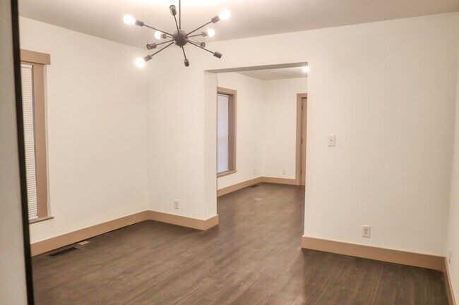 Building Photo - 1121 N Dearborn St