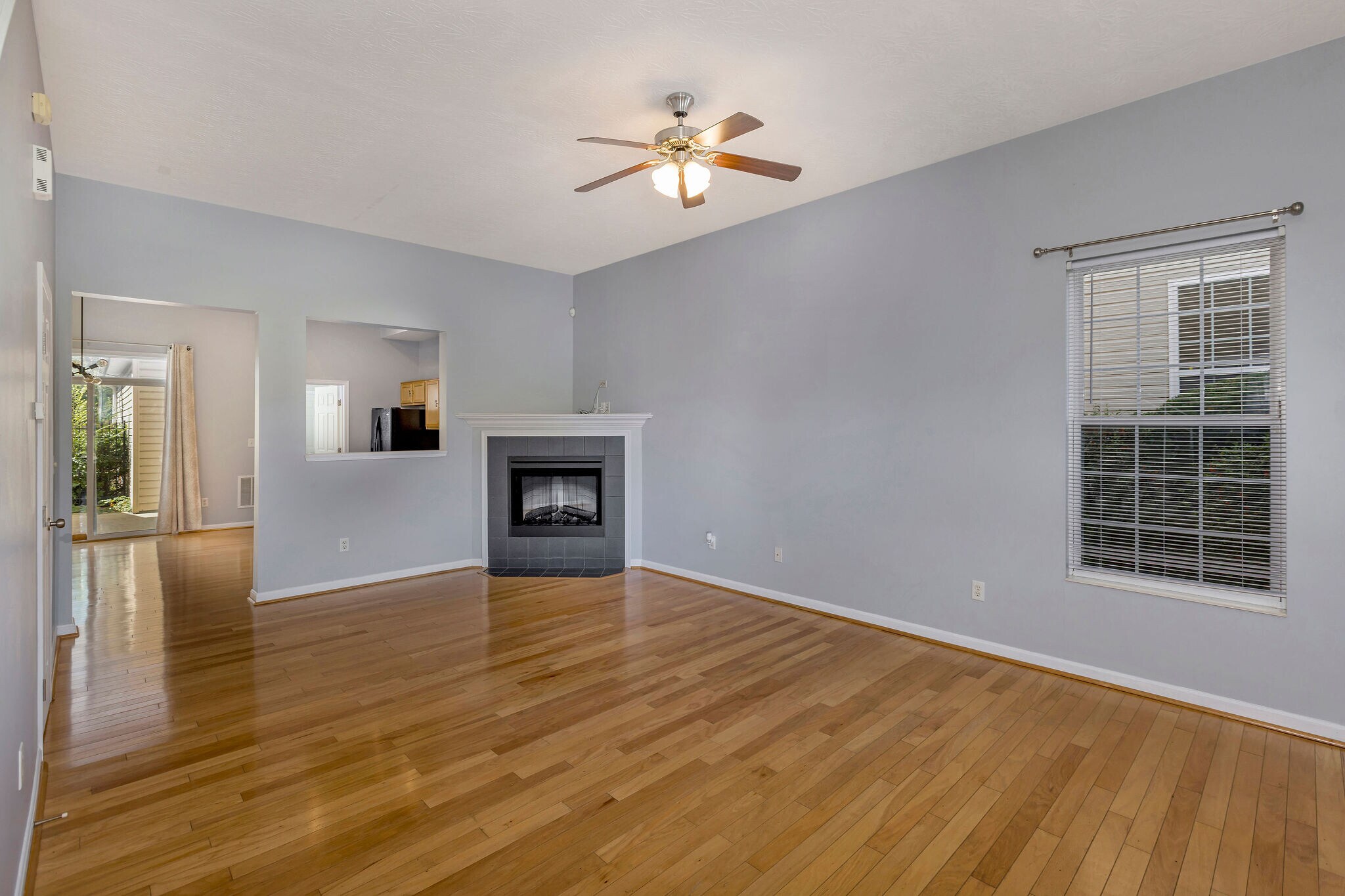 Building Photo - 1441 Laurel Park Dr