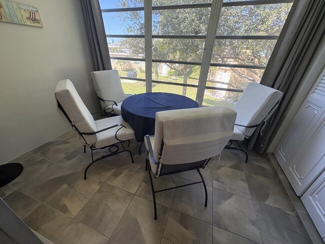 Building Photo - 2161 NE 1st Ct