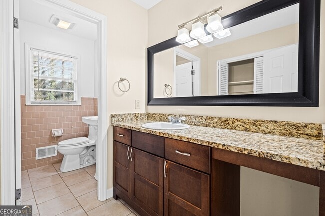 Building Photo - 816 Valley Creek Dr