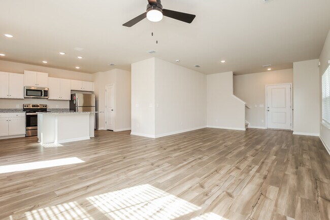 Building Photo - 260 Parkwood Vista Way