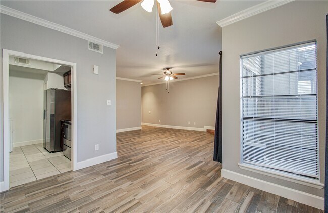 Building Photo - 9707 Richmond Ave.