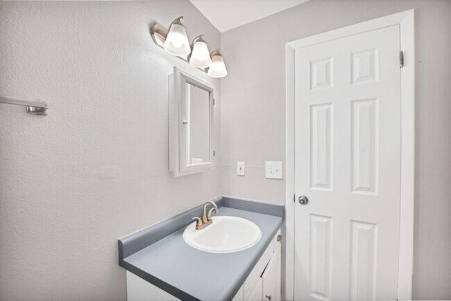 Building Photo - Spacious 5-Bedroom Home in Paradise Hills – North Grand Junction