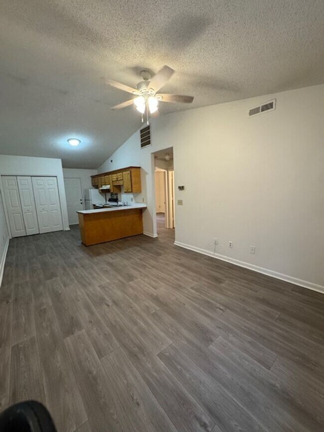 Building Photo - 310 Park Ave