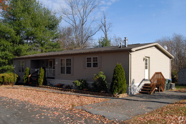 Building Photo - Whispering Pines