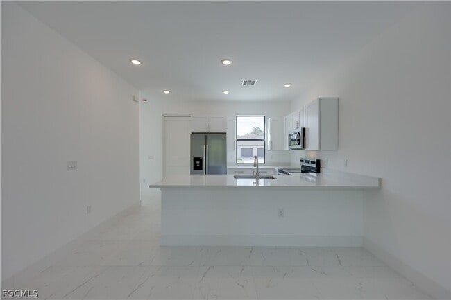 Building Photo - 714 W 12th St