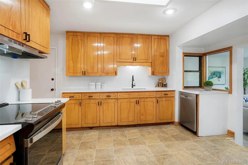 Building Photo - 2840 S Yates St