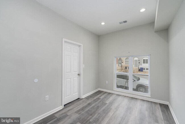 Building Photo - 1733 E Lafayette Ave