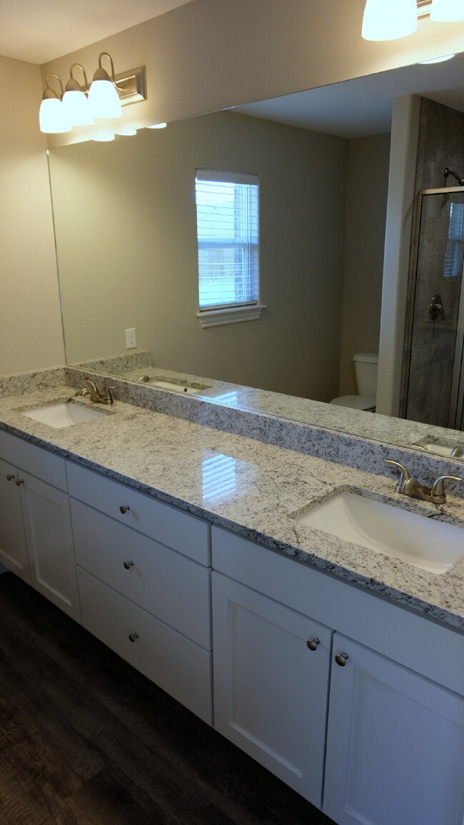 Building Photo - 1/2 off first month rent!  Three Bedroom Two Bath - Now $1,799 a month!