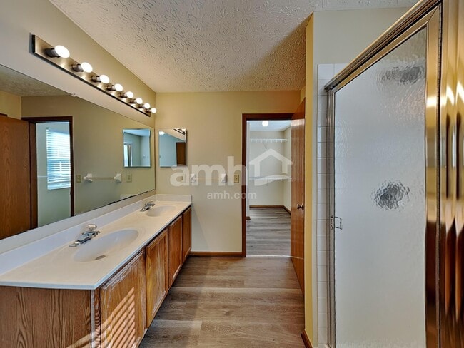 Building Photo - 8558 Rodebaugh Rd