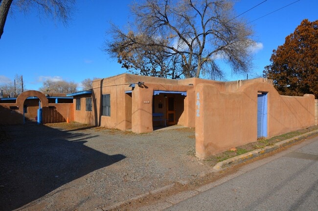 Building Photo - 142 Duran St