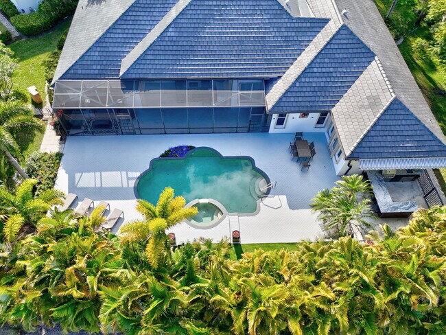 Building Photo - 15700 Carrera Ln