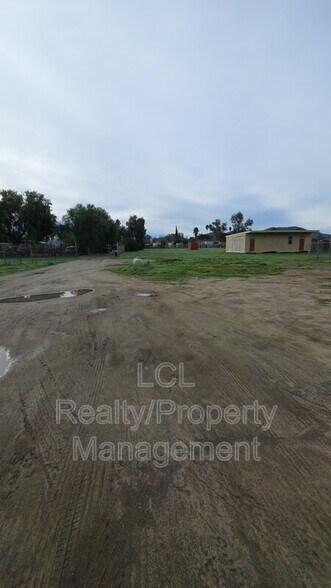 Building Photo - 33123 9th St
