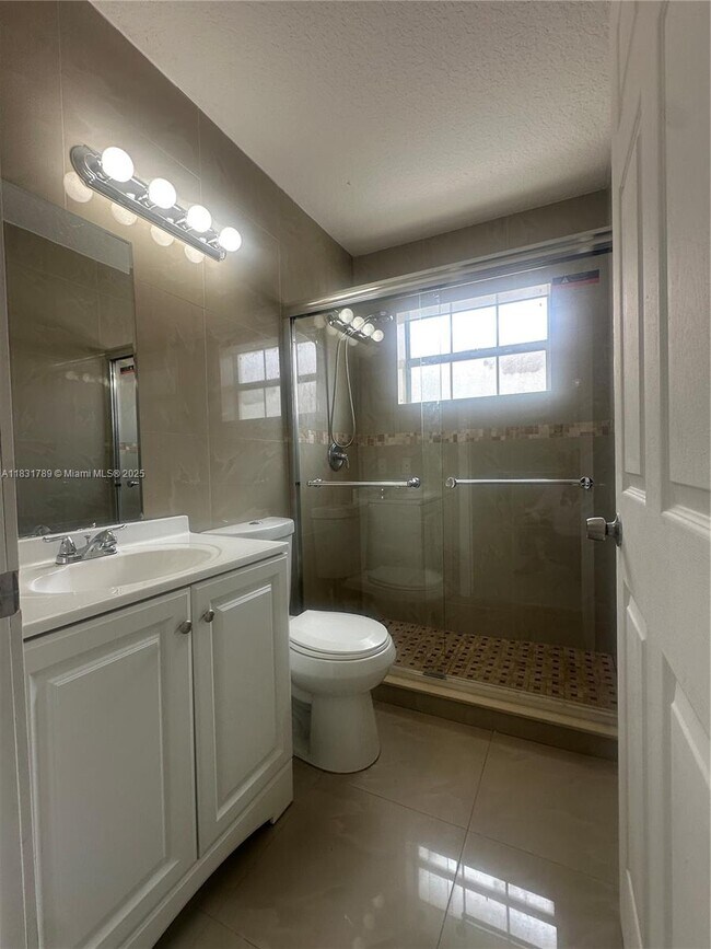 Building Photo - 3108 W 73rd Pl